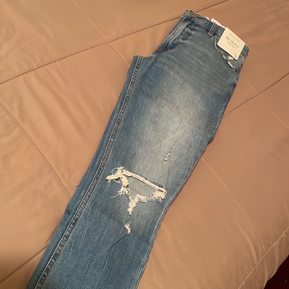 Abercrombie and Fitch high rise skinny jeans; size 0R(25)